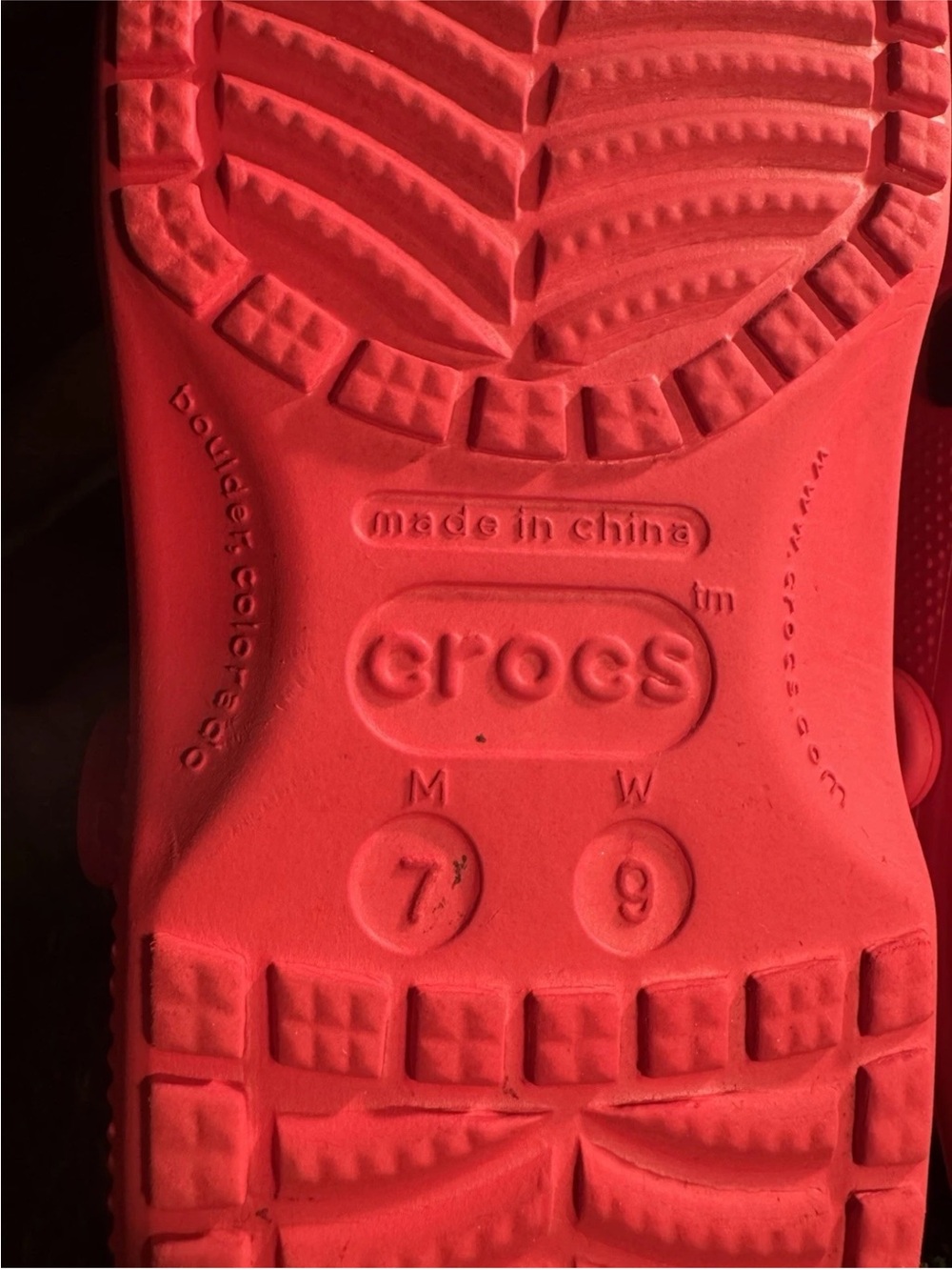 CROCS Women’s/Men’s Classic Clog in Bright Red - Picture 11 of 12
